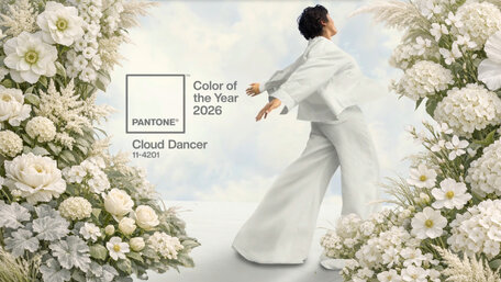 Farba roka 2026 v záhrade: Cloud Dancer ako tichá elegancia v znamení bielych trvaliek a kvitnúcich krov 